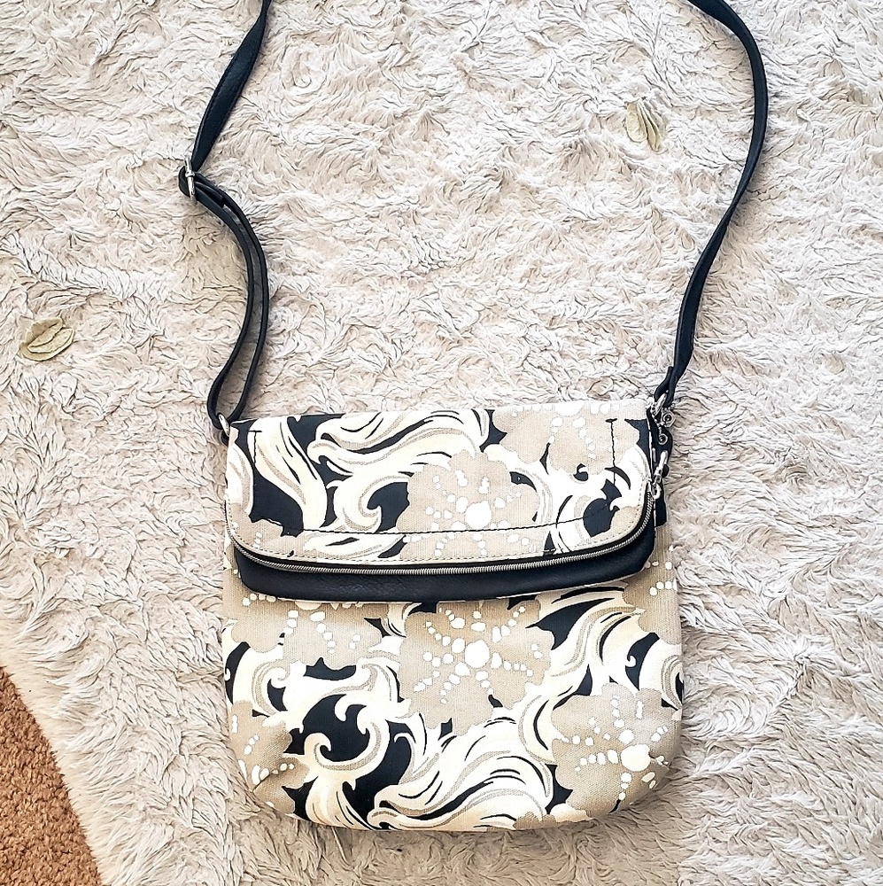 NWOT-Relic shoulder purse w/amazing storage-black